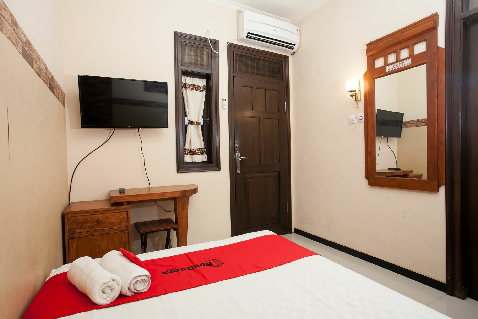 Hotel Reddoorz At Omah Wetan Sawojajar Malang Exterior foto